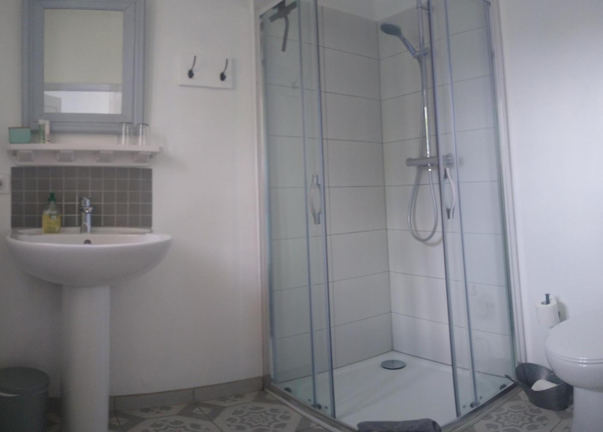 Bed and Breakfast Le Petit Moliere Servian Pokoj fotografie